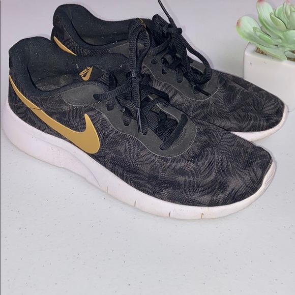 Nike Shoes - Nike I Black & Gold Running Shoe Size 6